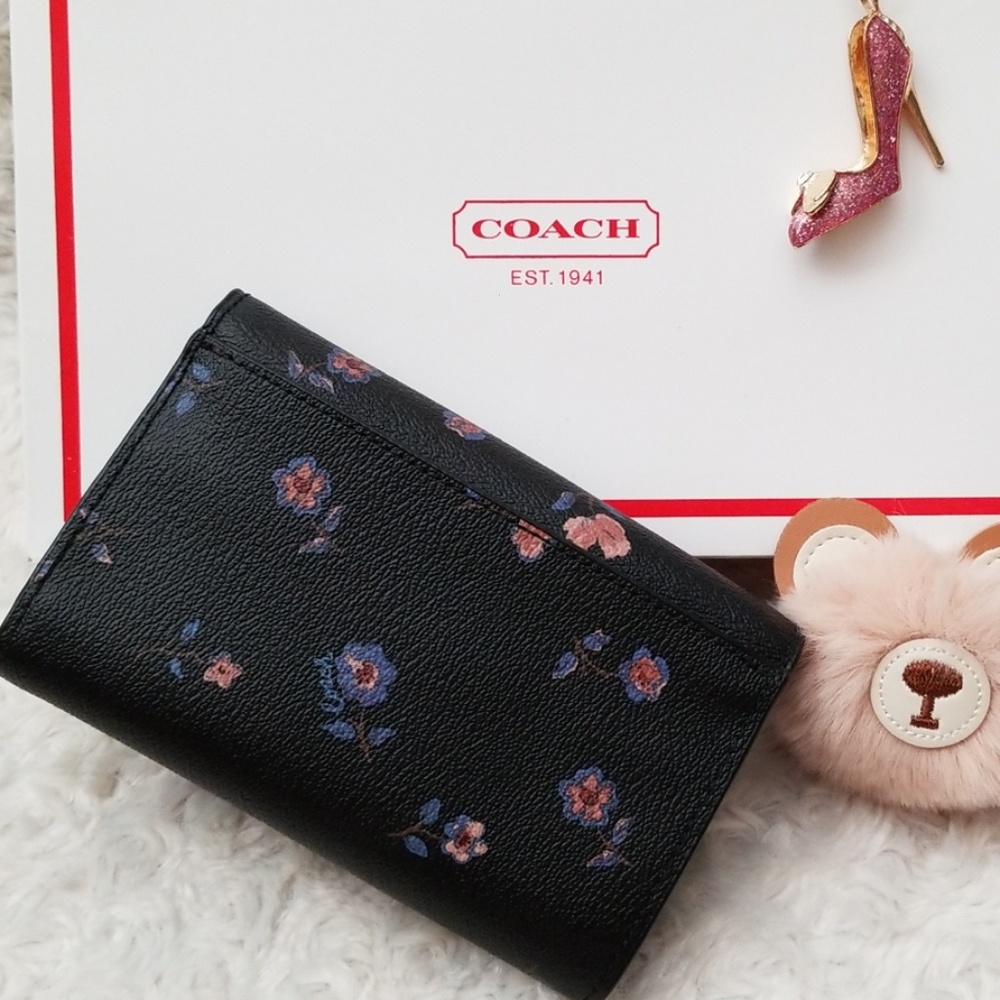Coach Medium Envelope Wallet - Picture 2 of 8